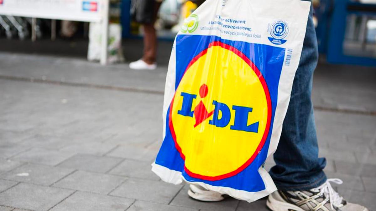 Ce sac en plastique Lidl ne contenait pas des produits mais un butin caché de 116 000 €
