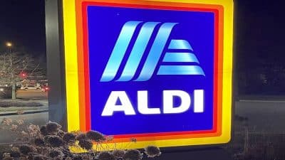 Il fait ses courses chez Aldi et découvre une chose terrifiante dans un sachet