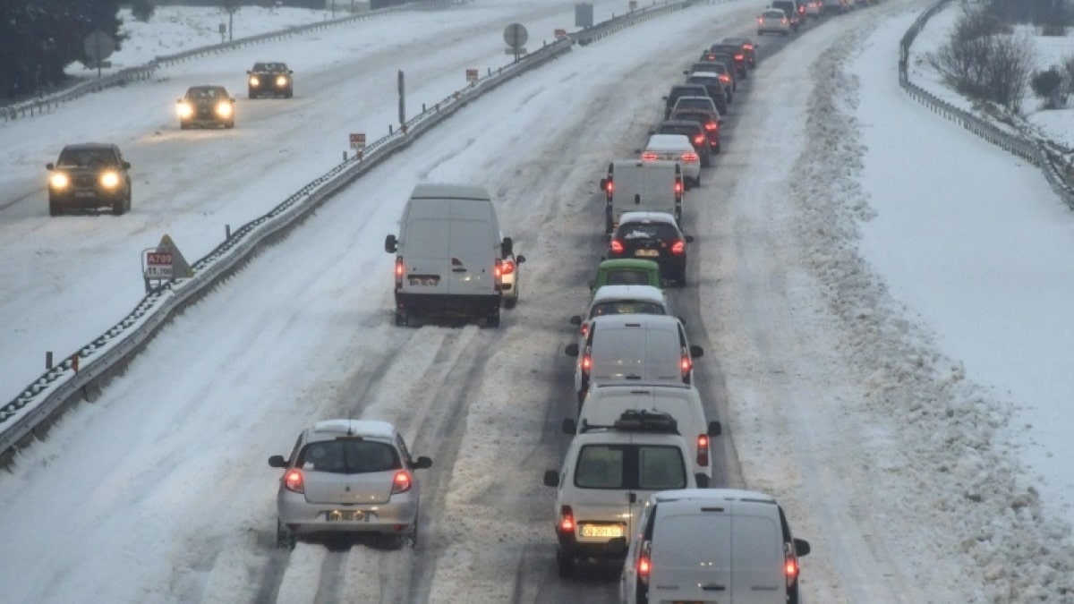 Météo : où la neige va-t-elle tomber ce week-end ? Les prévisions et régions concernées