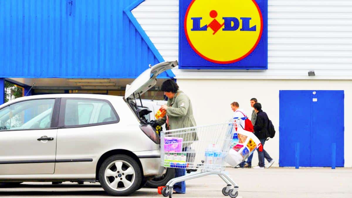 Elle achète un steak haché chez Lidl et trouve une chose dégoûtante dedans, c’est écœurant