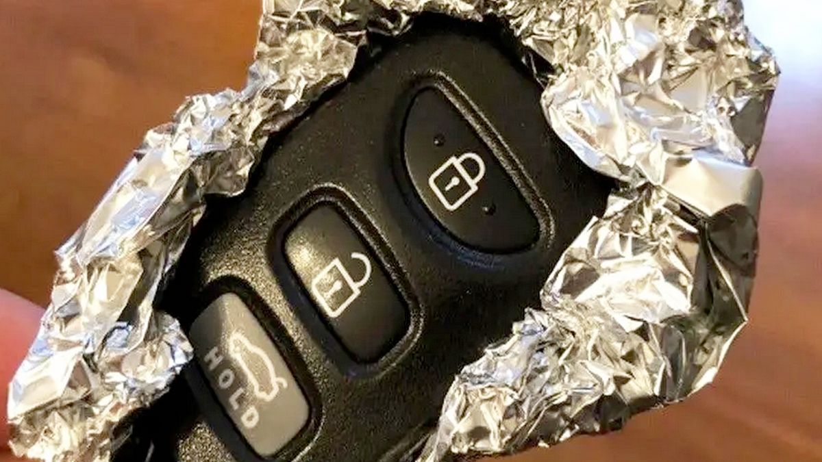 Pourquoi faut-il absolument envelopper vos clés de voiture dans du papier aluminium ?