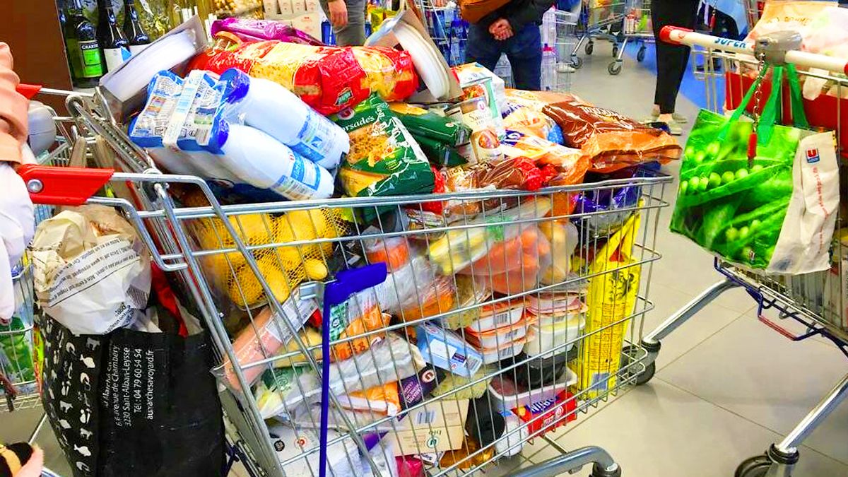 Elle fait ses courses au supermarché et paie 88 centimes au lieu de 1 000 €, sa ruse redoutable