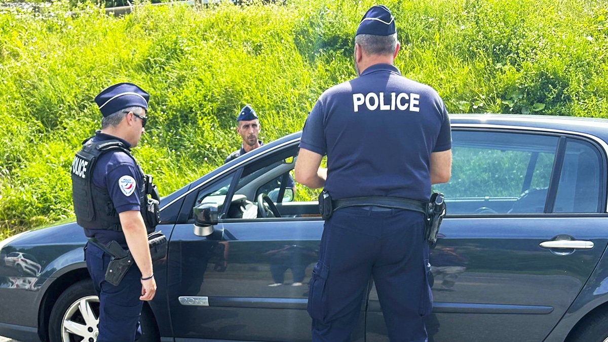 Automobilistes : attention, ce geste courant au volant peut vous coûter une fortune