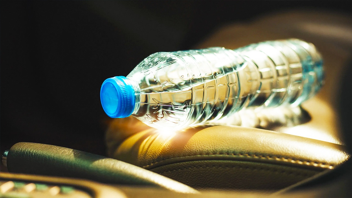 Ne laissez surtout jamais une bouteille d’eau dans la voiture l’été : les graves risques encourus