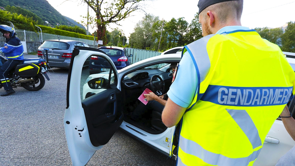 Cet accessoire anodin que les conducteurs ont dans leur voiture peut valoir une amende colossale