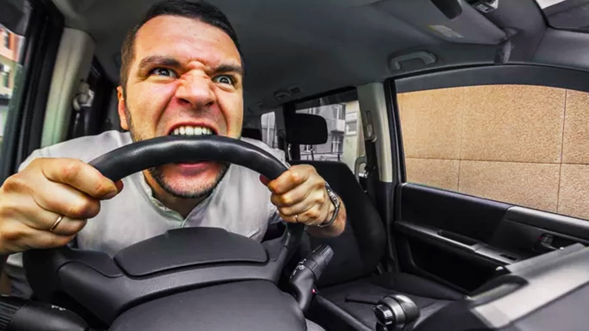 Cette terrible habitude que tous les conducteurs ont au volant fait de vous un psychopathe selon des experts