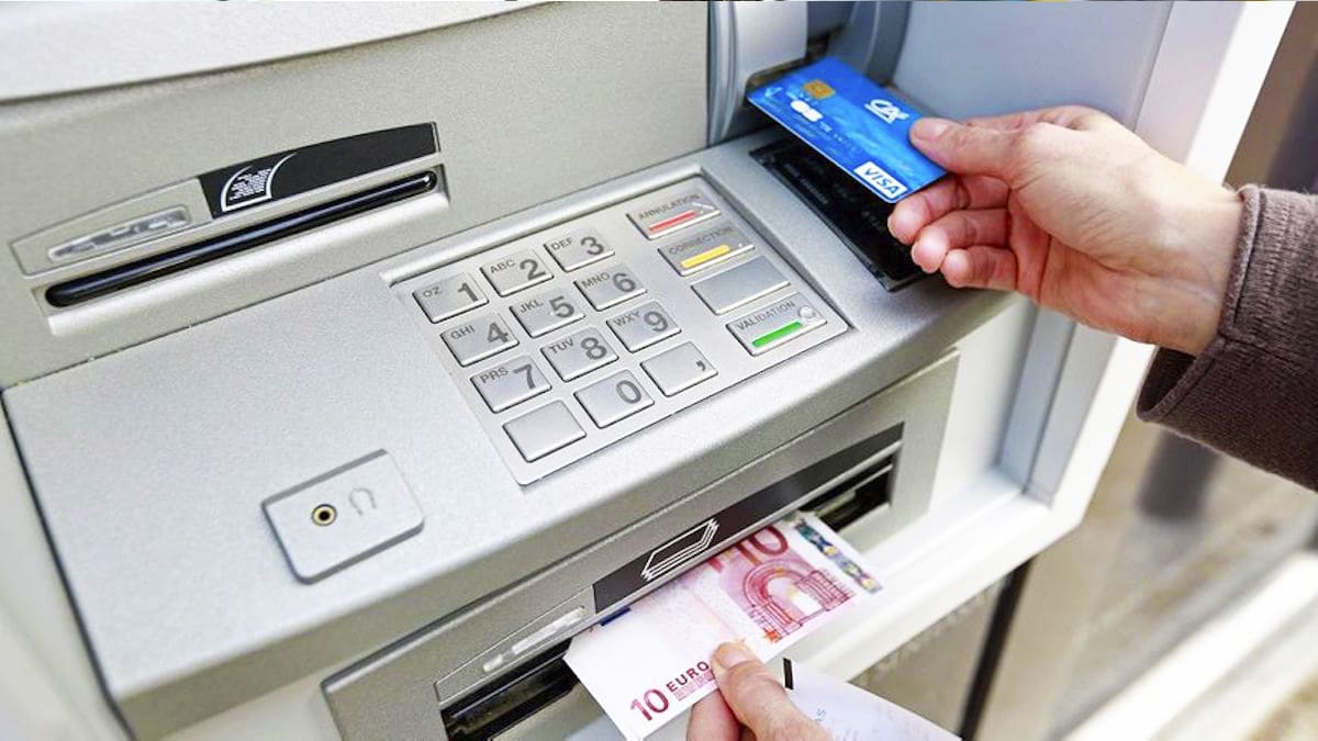 Cette nouvelle arnaque aux distributeurs de billets fait de très nombreuses victimes, méfiez-vous