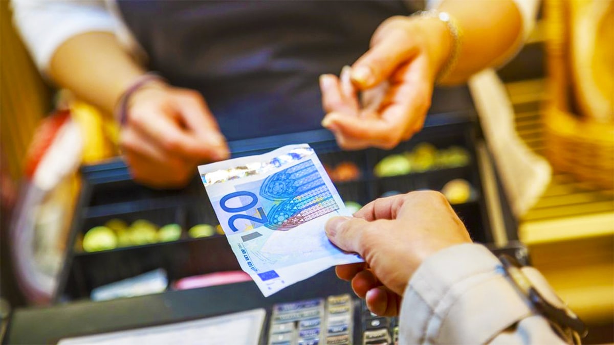 Paiements en espèces : attention, une nouvelle loi va limiter le plafond