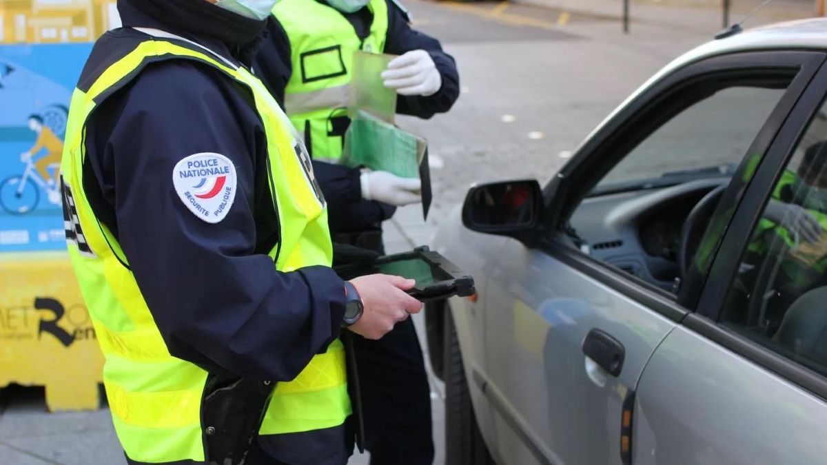 Cette erreur que les automobilistes font avec le coffre de leur voiture peut valoir une amende colossale