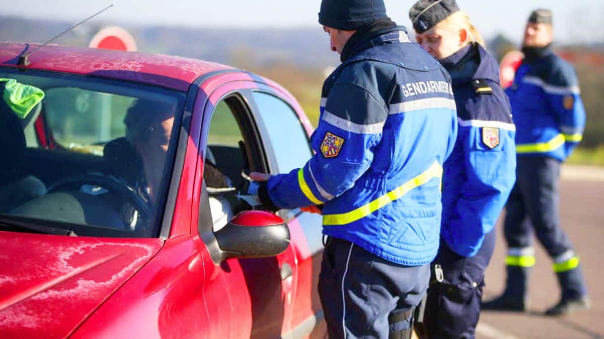 Automobilistes: attention, cette chose que l'on fait tous sur la route est en réalité interdite