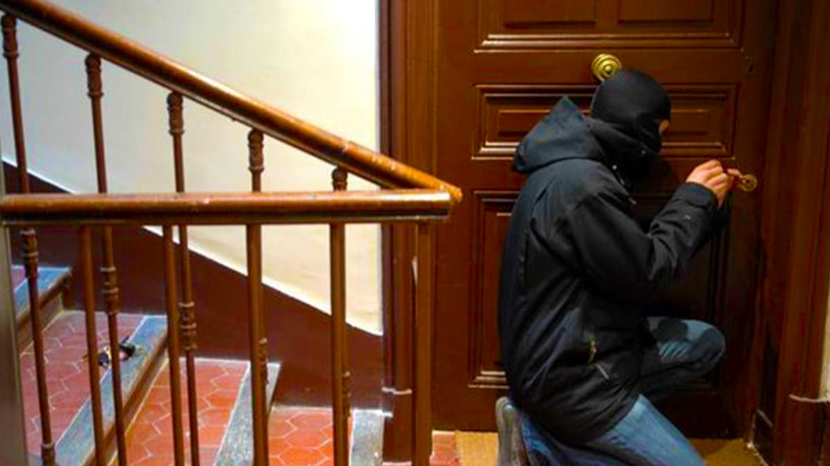 La nouvelle ruse redoutable des cambrioleurs pour surveiller votre habitation, faites attention