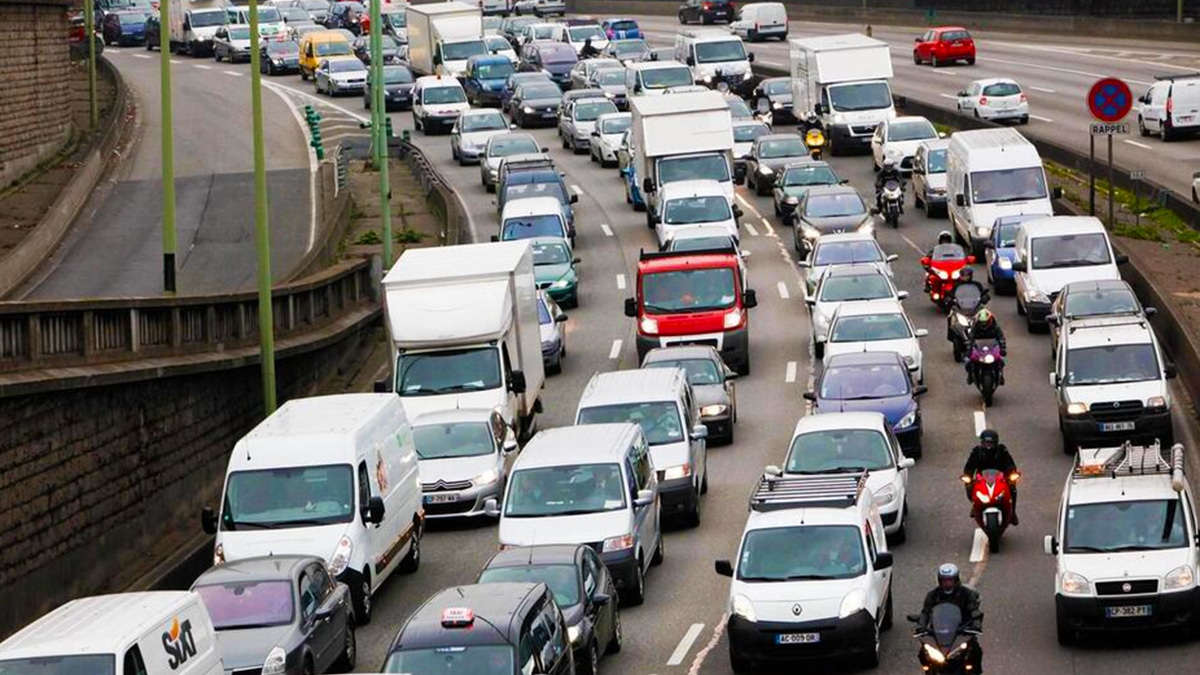 Tous ces conducteurs le font sur les routes : pourtant ce sera interdit dès le 15 juillet