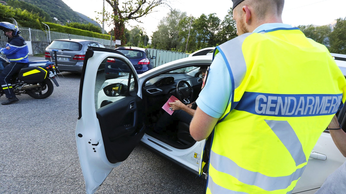 Cette obligation que peu de passagers en voiture respectent, or l’amende est colossale