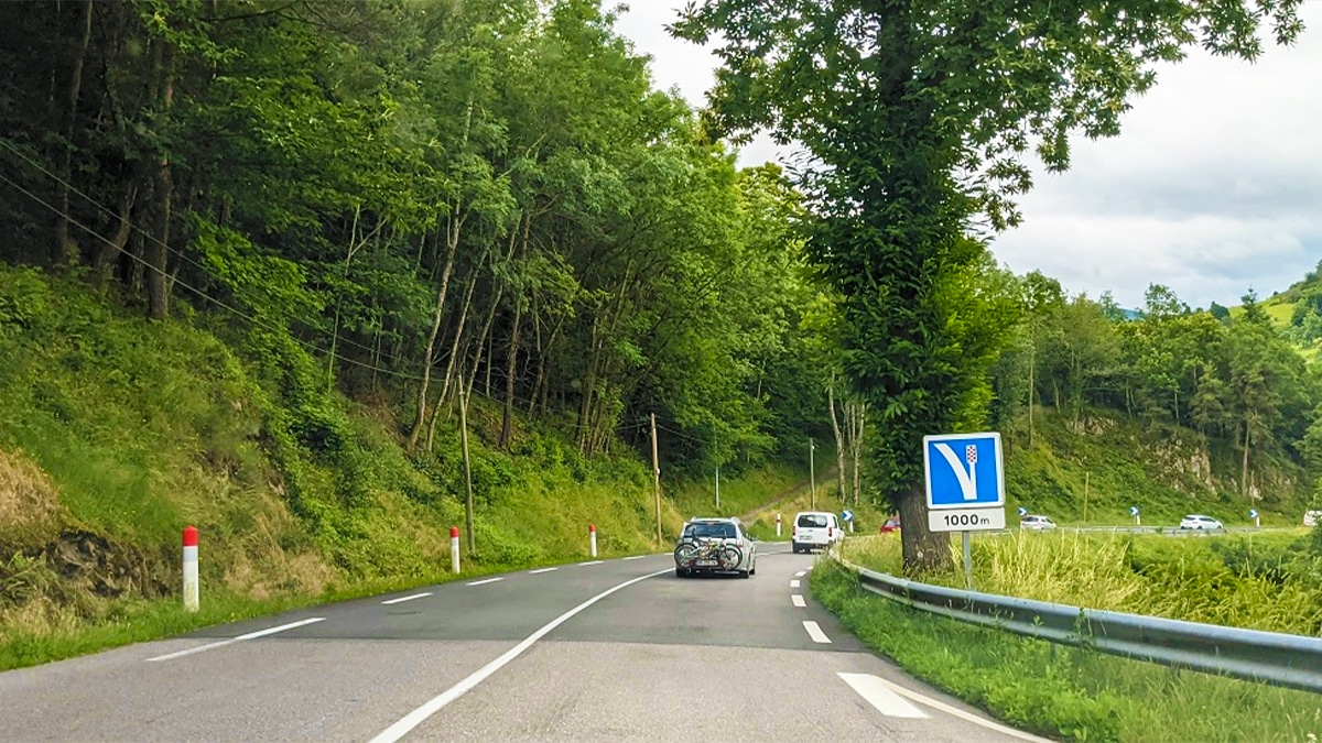 Ce panneau sur les routes méconnu de certains automobilistes peut vous sauver la vie