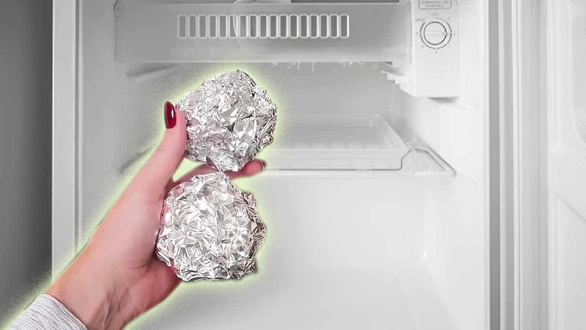 Du papier alu dans votre congélateur : le secret magique que de plus en plus de gens utilisent