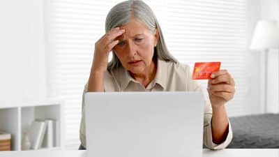 Les seniors ciblés par cette terrible arnaque en France : l'alerte est lancée