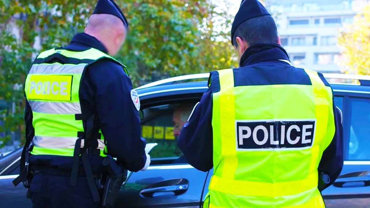 Ces 2 habitudes que de nombreux conducteurs ont au volant sont passibles d’une amende salée