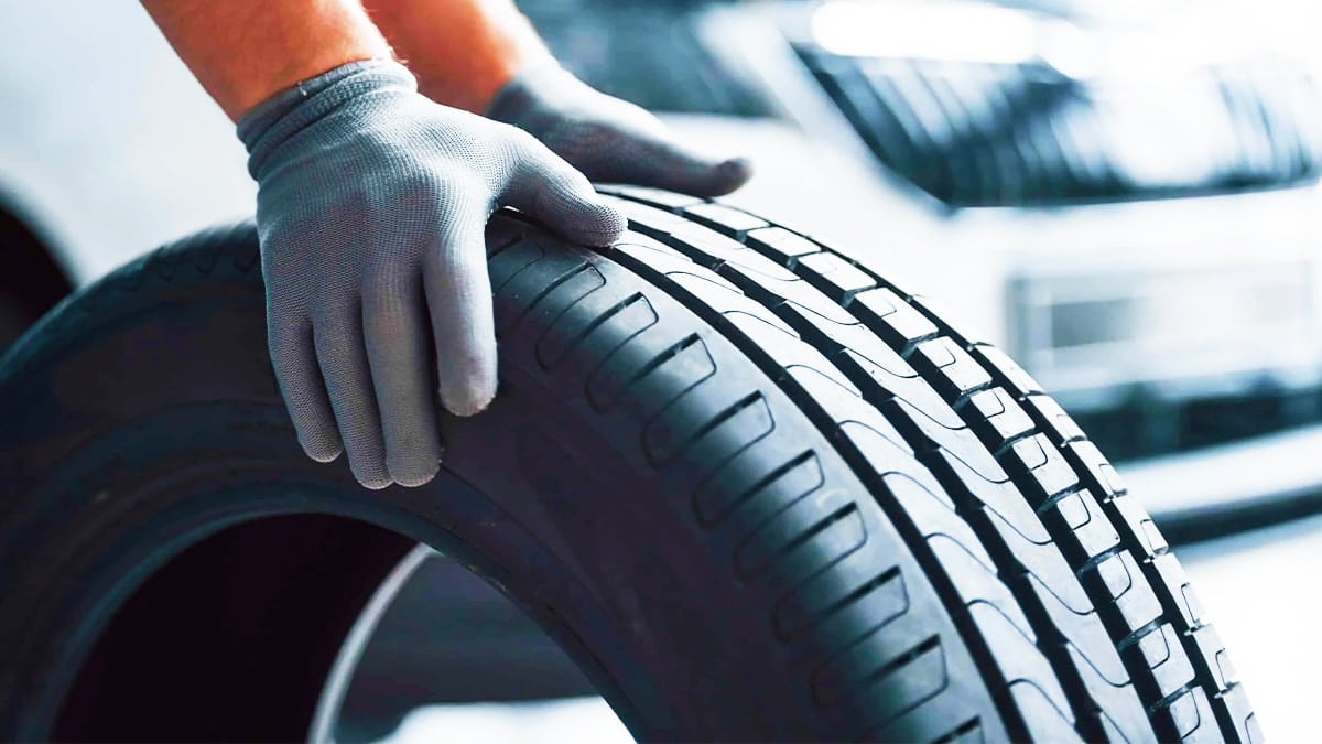 Les automobilistes qui roulent avec ce type de pneus sur les routes risquent une amende salée