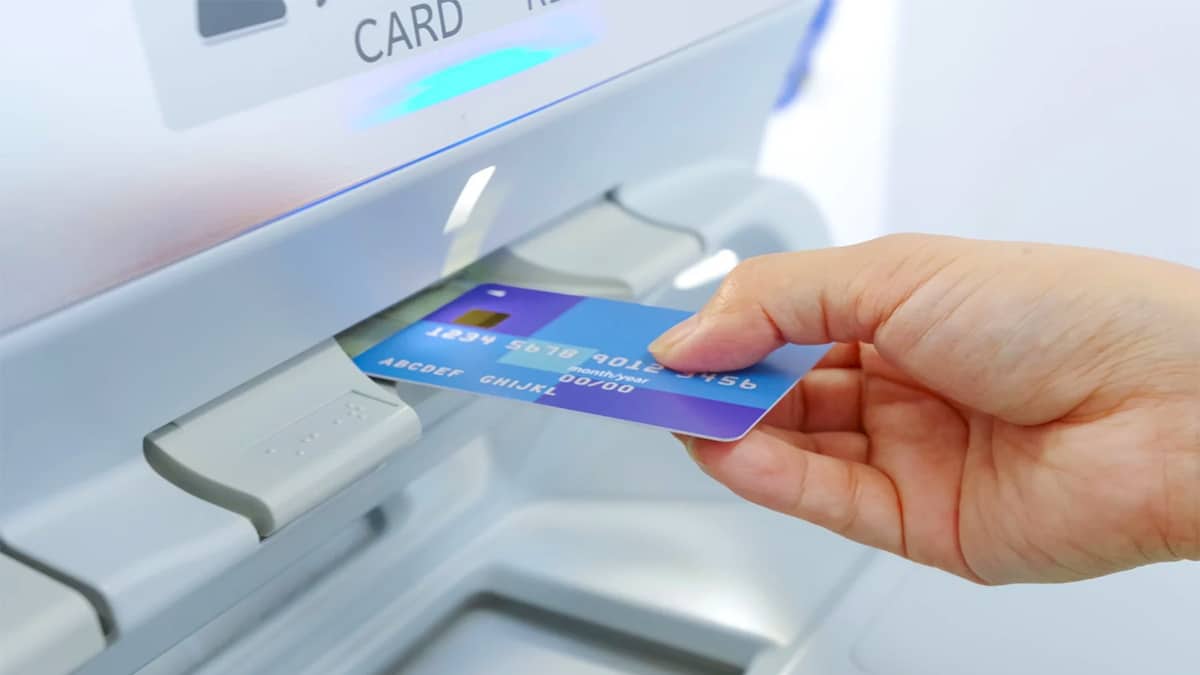 Adieu aux arnaques dans les distributeurs de billets: cet expert en sécurité dévoile l’astuce radicale