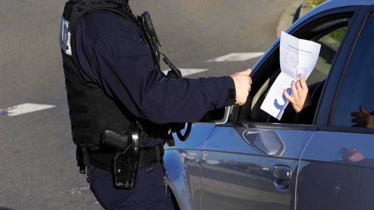 Automobilistes : l’attestation à ne surtout pas oublier en 2025, au risque d’une amende de 135 €