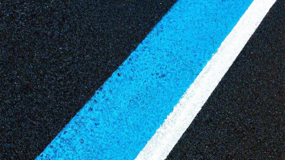 Automobilistes: une nouvelle ligne bleue débarque sur les routes, la signification à connaître absolument