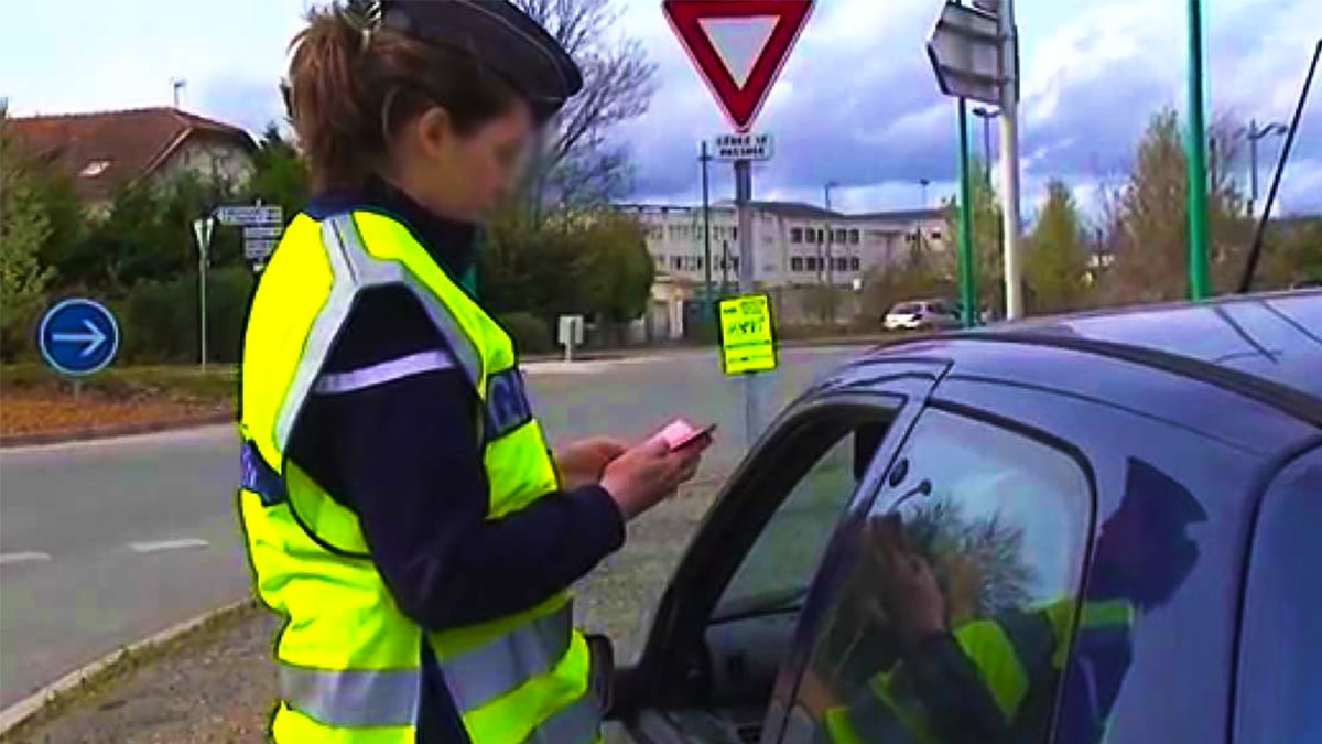 Cette arnaque dangereuse aux stationnements frappe de plein fouet les automobilistes