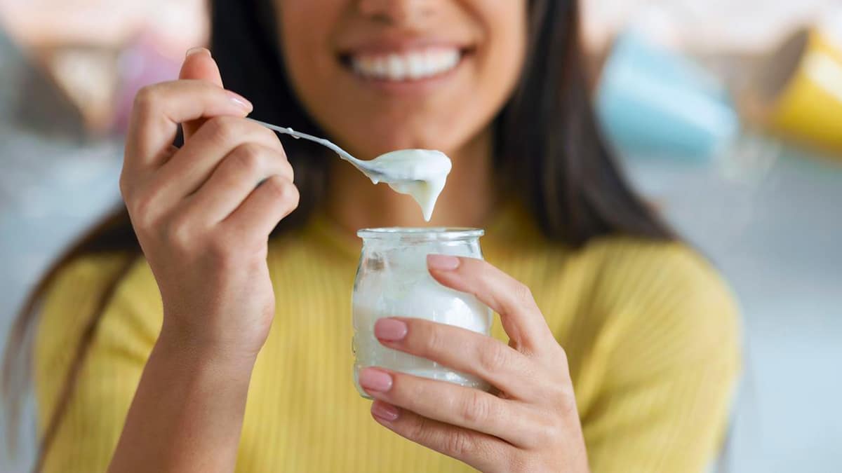 Cette erreur que nous faisons tous avec les yaourts est dangereuse pour la santé, elle favorise les bactéries