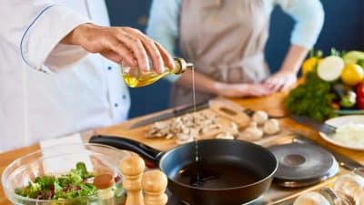 Les 5 aliments que vous ne devez surtout jamais cuisiner avec de l’huile d’olive