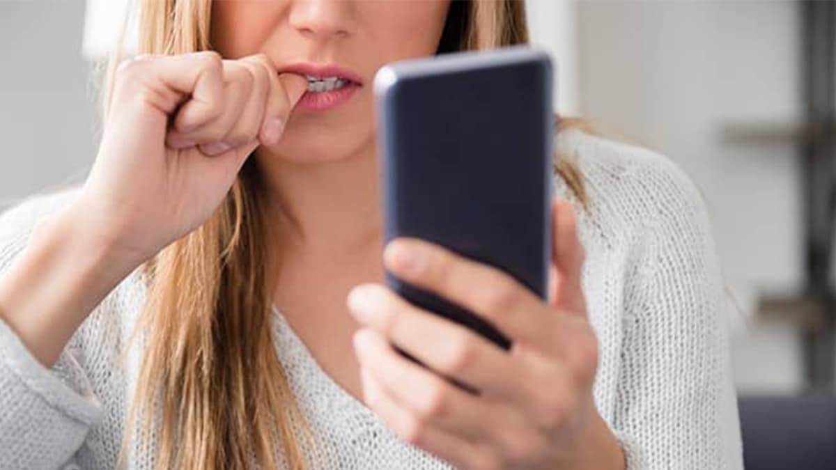 Si votre téléphone se verrouille de cette manière inattendue : cela signifie que vous êtes espionné