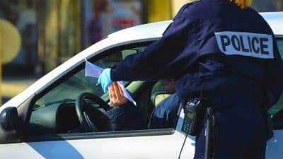 Tous les automobilistes ont appris à conduire de cette façon, pourtant la sanction est très lourde