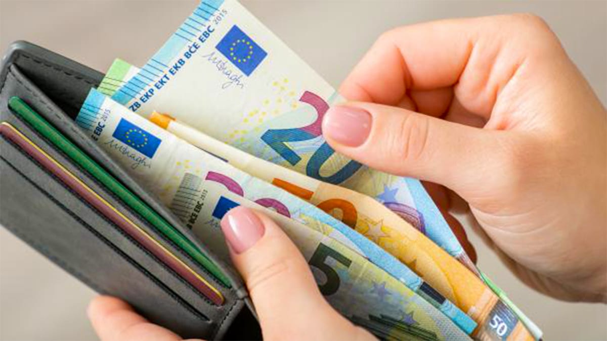 Adieu à ces produits populaires : la nouvelle interdiction de l’UE va-t-elle impacter le budget des Français ?