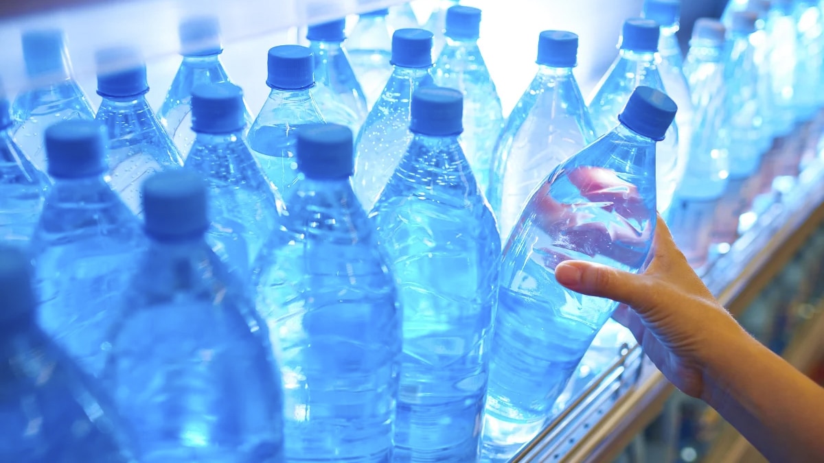 Adieu l’eau en bouteille: les scientifiques alertent sur cette découverte, elle serait nocive pour la santé