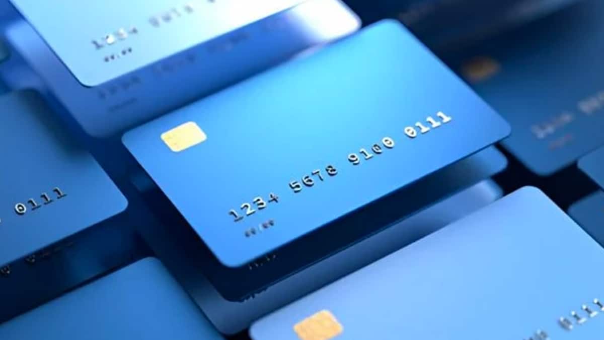 Adieu les cartes bancaires traditionnelles : le changement radical est là, les banques le confirment