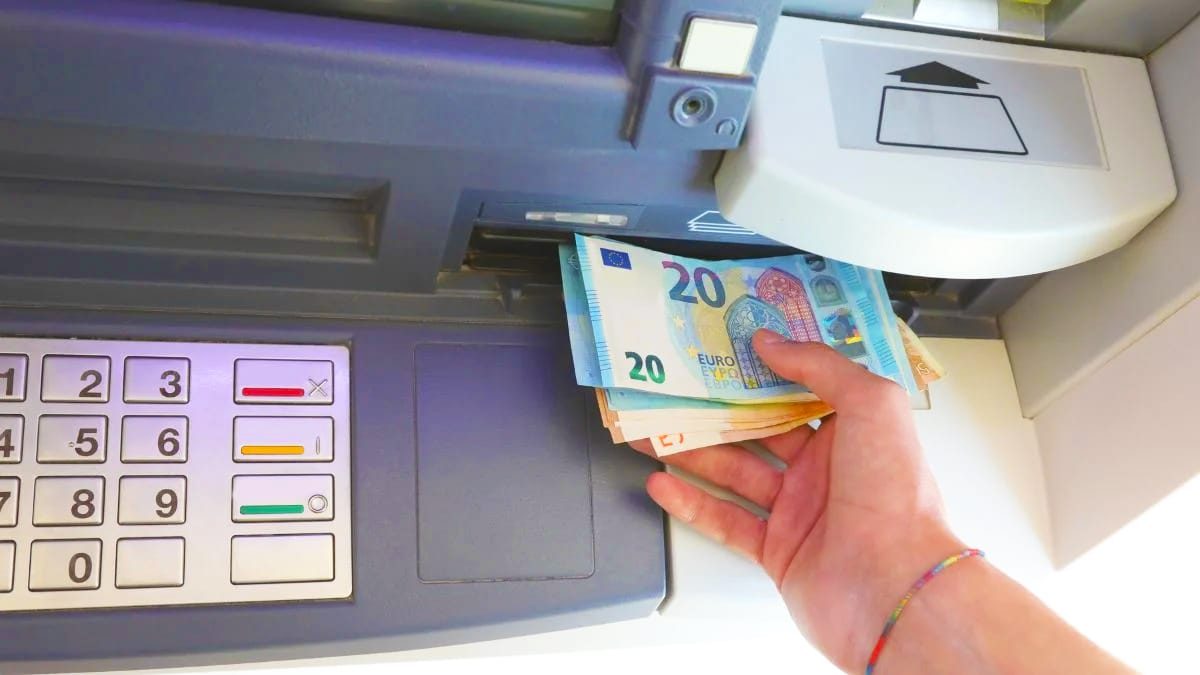 Adieu les distributeurs de billets : voici ce qui va bientôt les remplacer