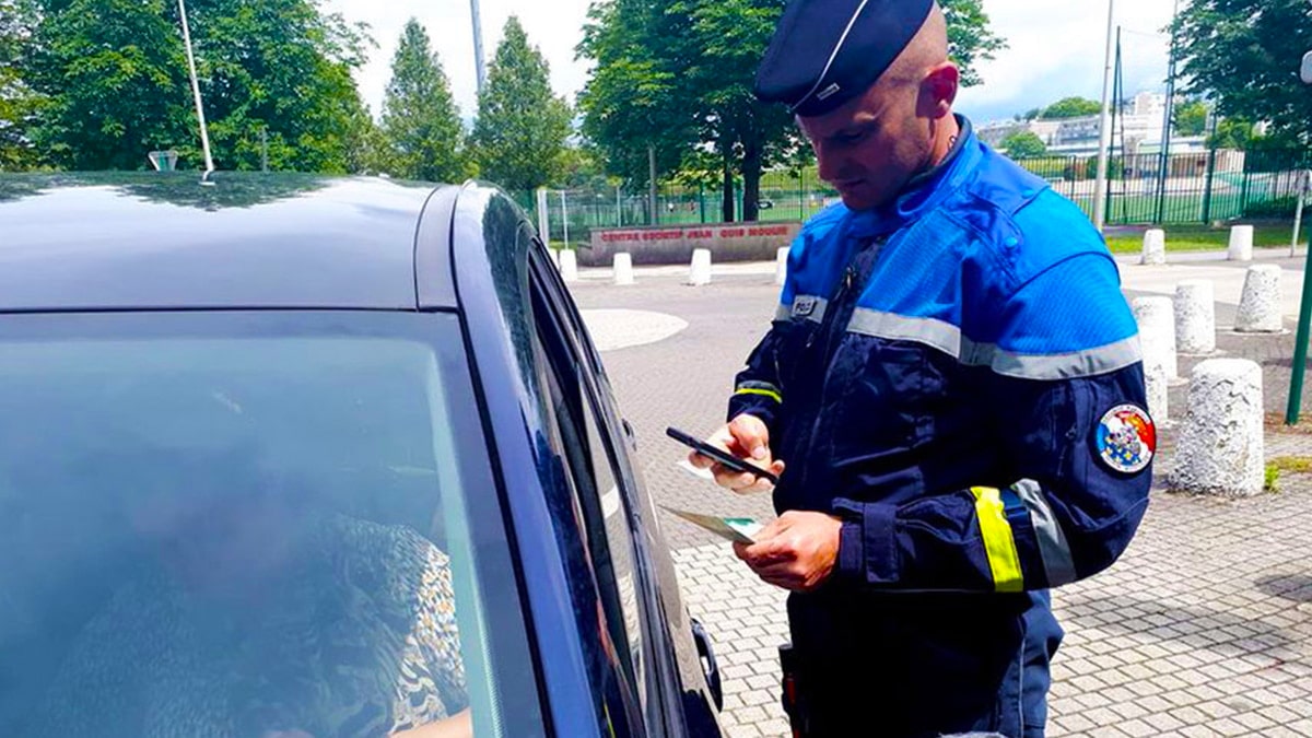 Automobilistes : ces 3 nouveaux panneaux débarquent en France et l’amende est salée