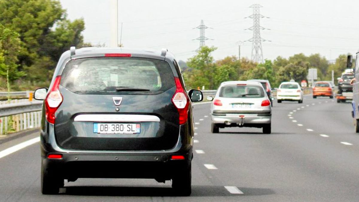 Automobilistes : les signes qu’une voiture radar est en train de vous suivre, ne vous faites pas piéger