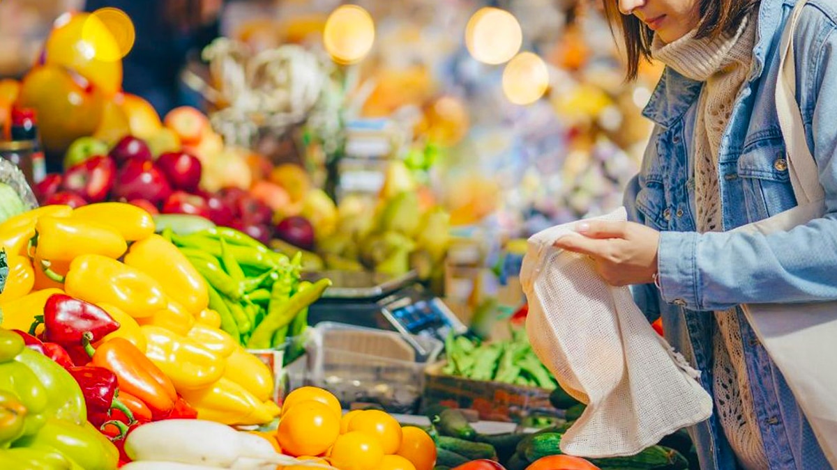 Ces fruits et légumes de printemps sont les plus contaminés par les pesticides, faites attention
