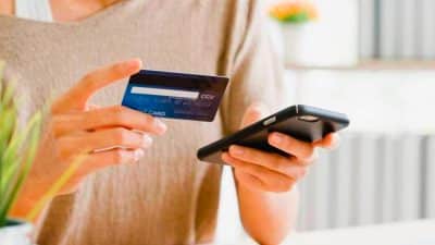 Cette arnaque dangereuse à la CB peut vider votre compte : la banque ne vous remboursera pas