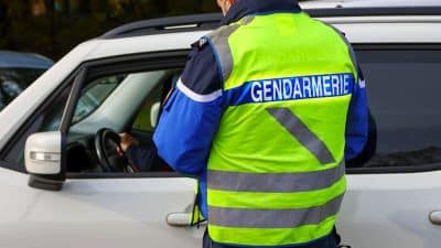 Cette habitude que tous les conducteurs ont au volant est passible d'une grosse amende