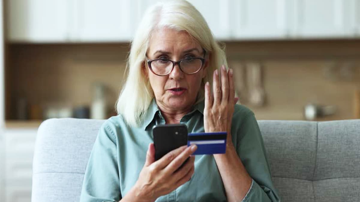 Cette nouvelle arnaque touche de plein fouet les seniors : comment l’éviter