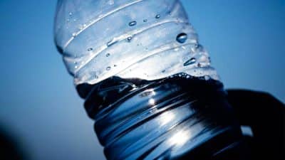 Des superbactéries détectées dans cette eau en bouteille populaire, 300 000 bouteilles contaminées