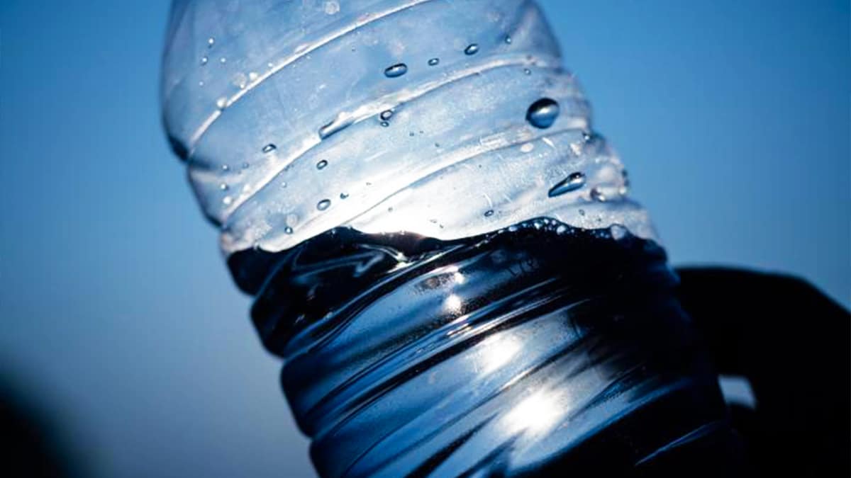 Des superbactéries détectées dans cette eau en bouteille populaire, 300 000 bouteilles contaminées