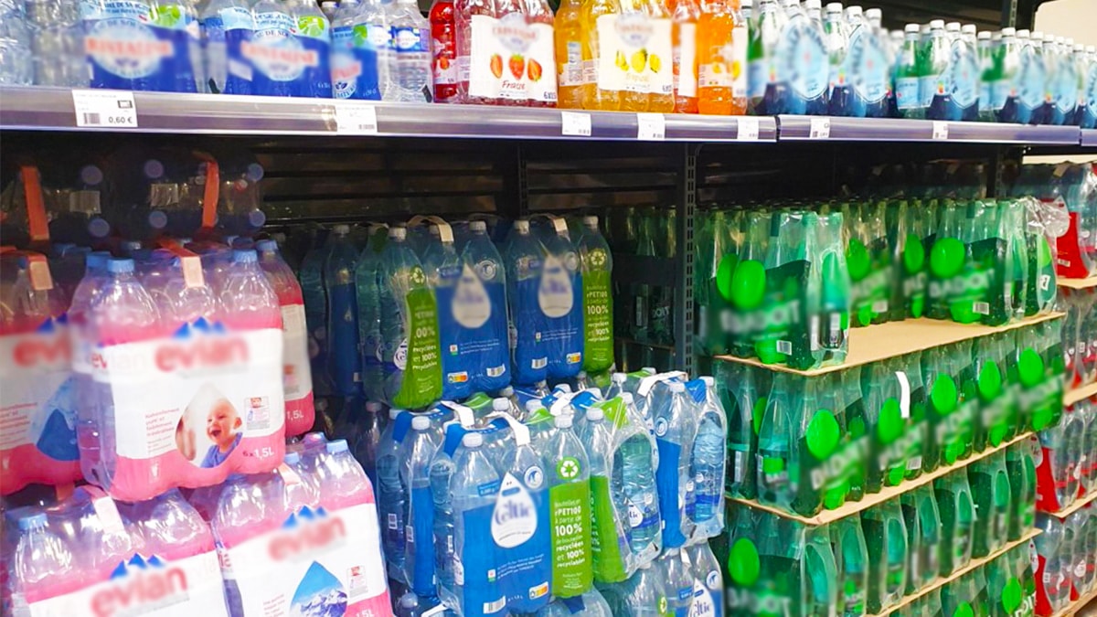 Eaux en bouteille contaminées : ces nouvelles révélations font froid dans le dos