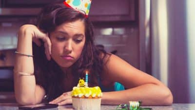L’arnaque à la fête d’anniversaire est très dangereuse : une ruse qui vous ruine en un clin d’œil