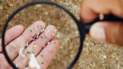L’astuce simple pour éliminer facilement les microplastiques de l’eau du robinet