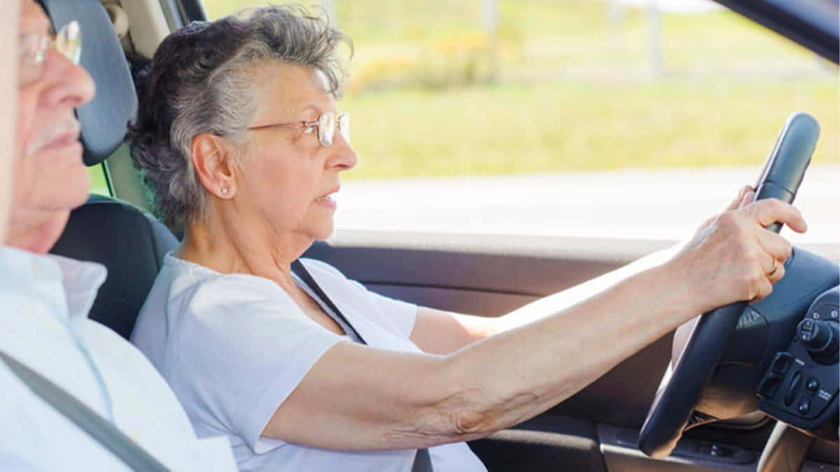 Les automobilistes devraient absolument utiliser cet accessoire pour conduire après un certain âge