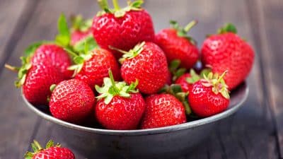Ni coupe à fruits ni frigo: l’endroit où vous devez conserver les fraises pour ne pas qu’elles pourrissent