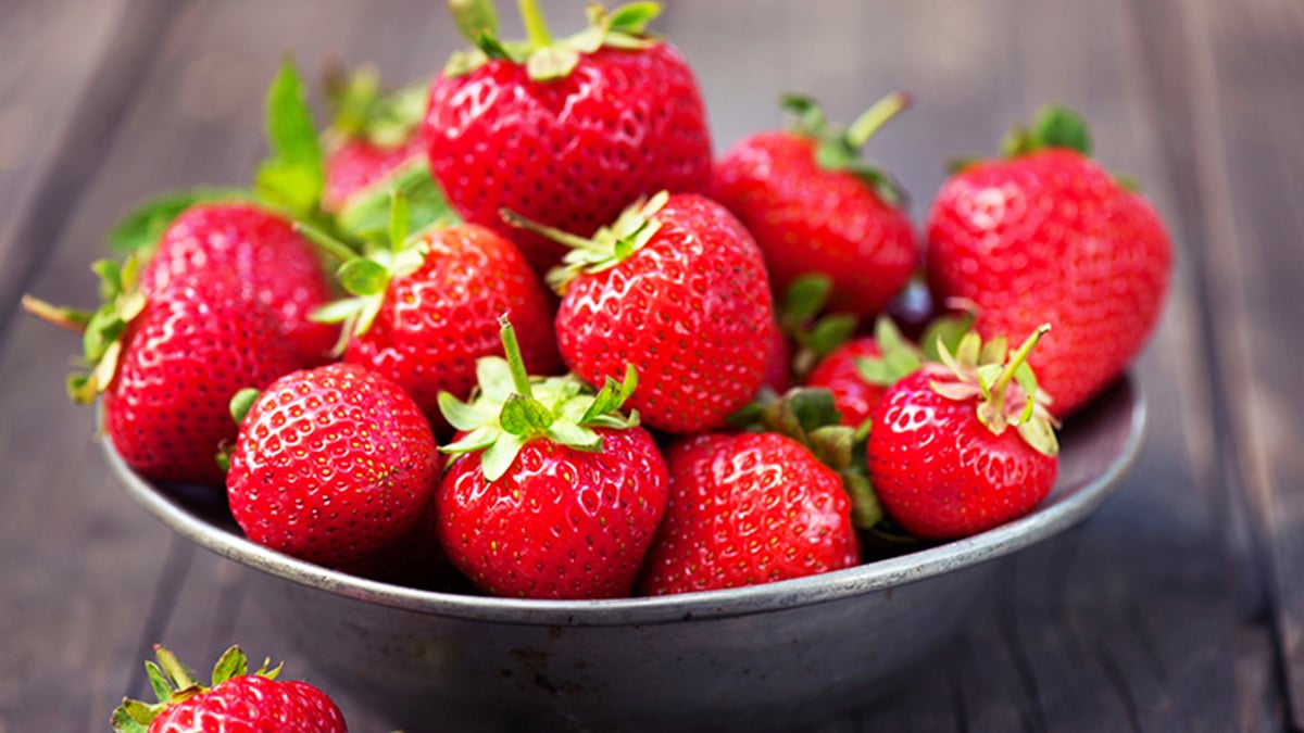 Ni coupe à fruits ni frigo: l’endroit où vous devez conserver les fraises pour ne pas qu’elles pourrissent
