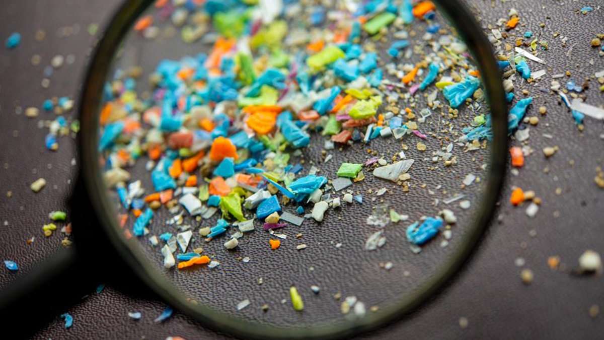 Ces 16 objets que nous avons tous cachent des microplastiques sans que vous le sachiez