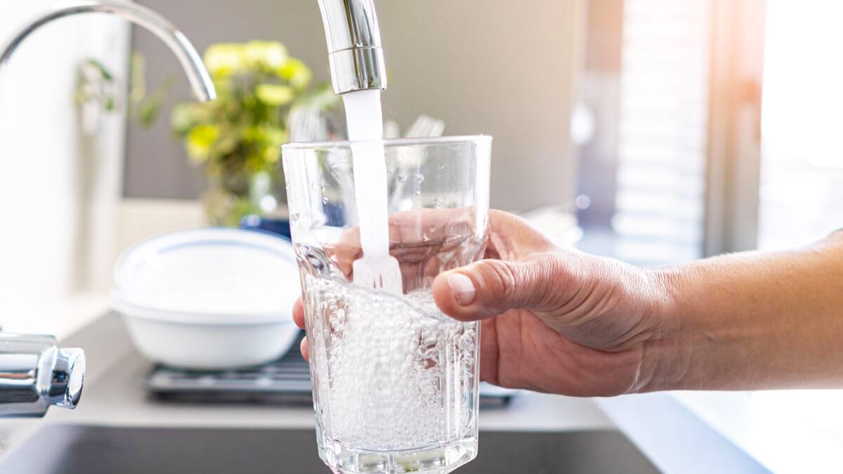 Eau du robinet : ne la buvez jamais chaude pour éviter les risques, les bons gestes à adopter
